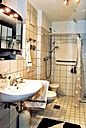 Dusche mit barrierefreiem Zugang