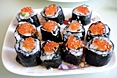 Sushi-Rollen mit Kaviar
